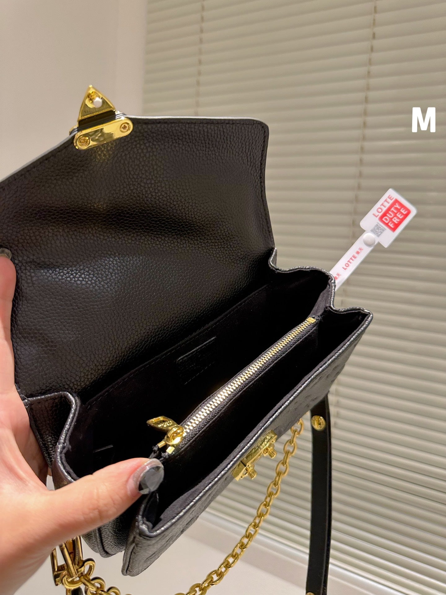 Louis Vuitton Micro Metis Black With Gold Chain 25Cm M41487
