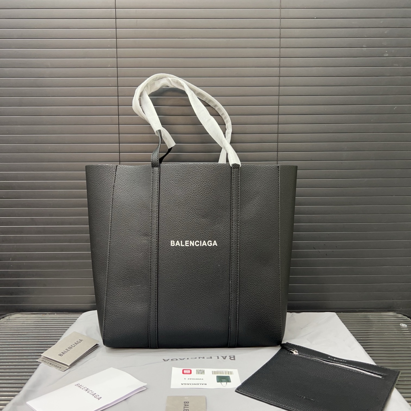 Balenciaga tote handbag - cnluxepick
