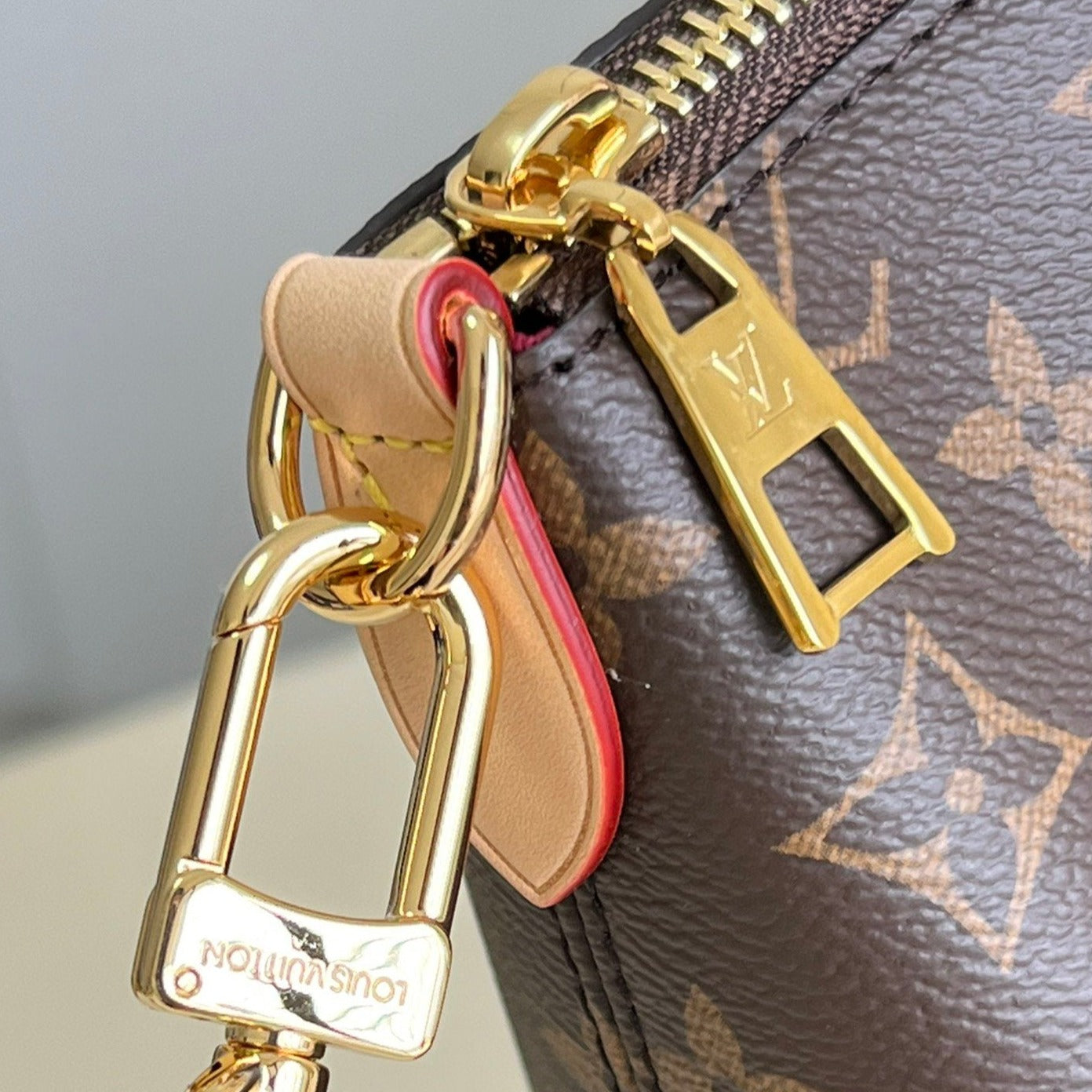 Louis Vuitton Bo Tie Pm 25Cm