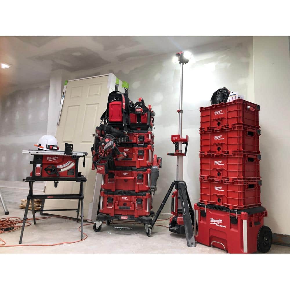 Milwaukee PACKOUT 22 in. Rolling Tool Box 48-22-8426