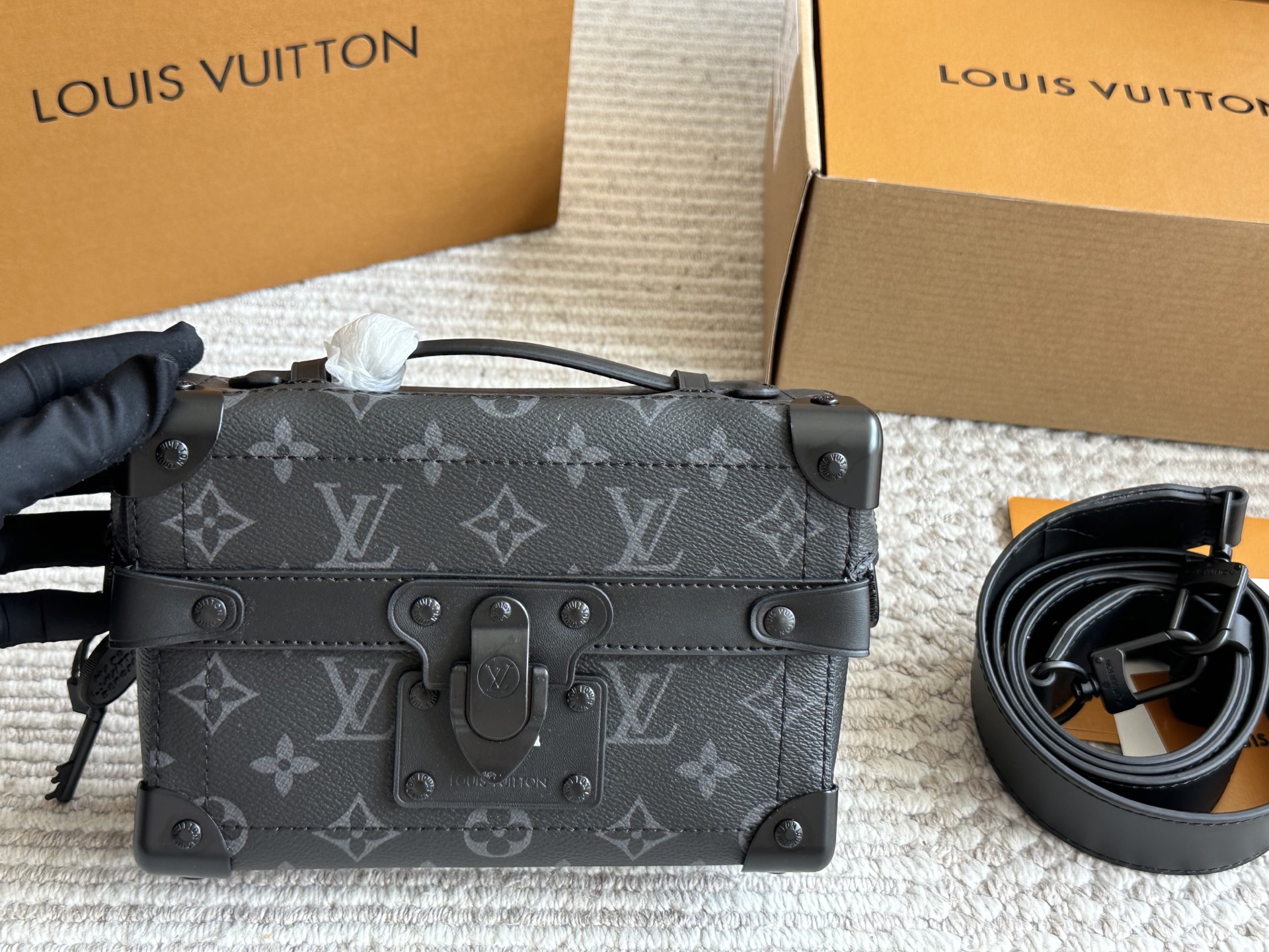 LV men's bag soultrunk box bag - cnluxepick