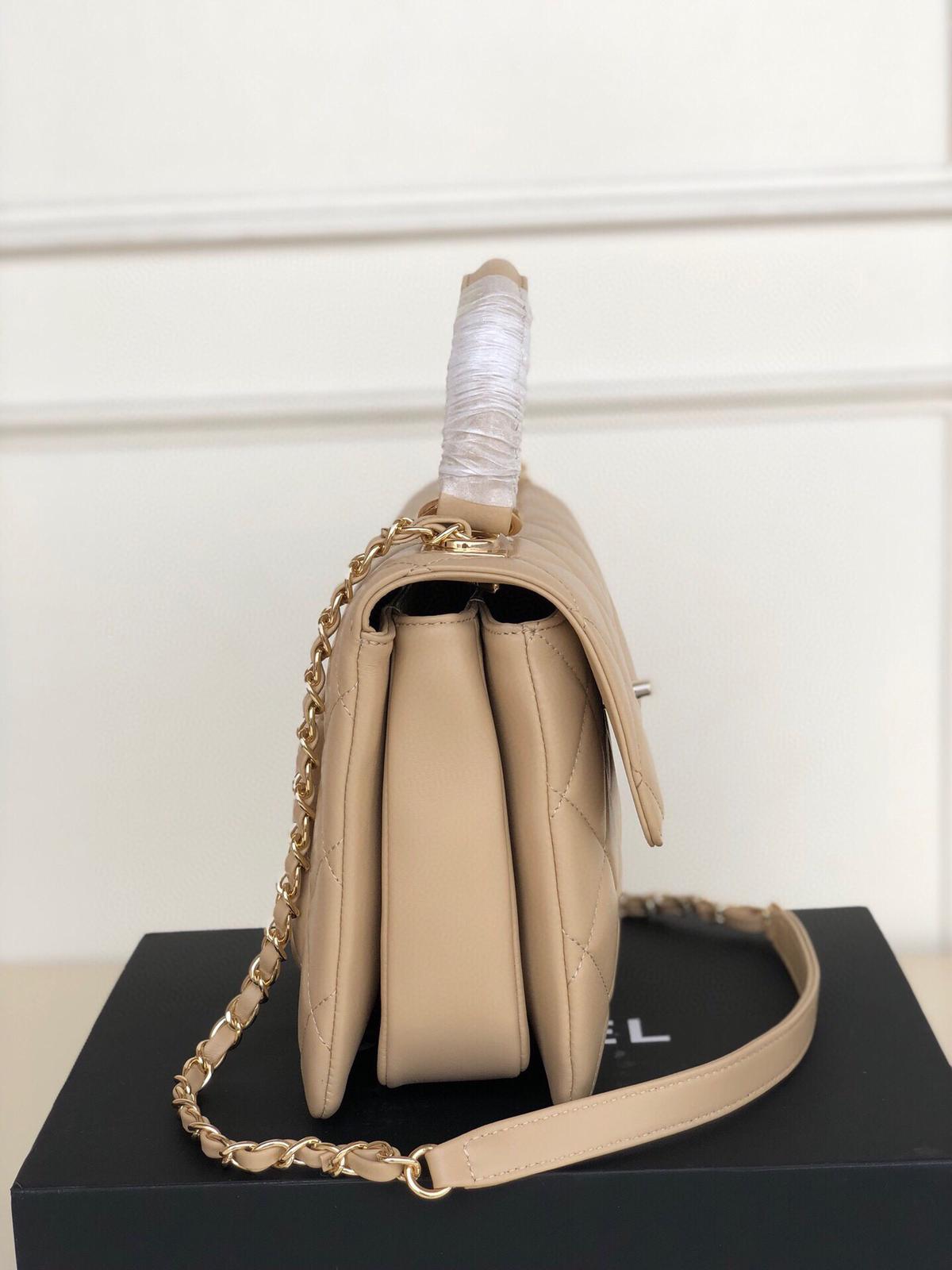 CHANEL Apricot-colored crossbody bag - cnluxepick