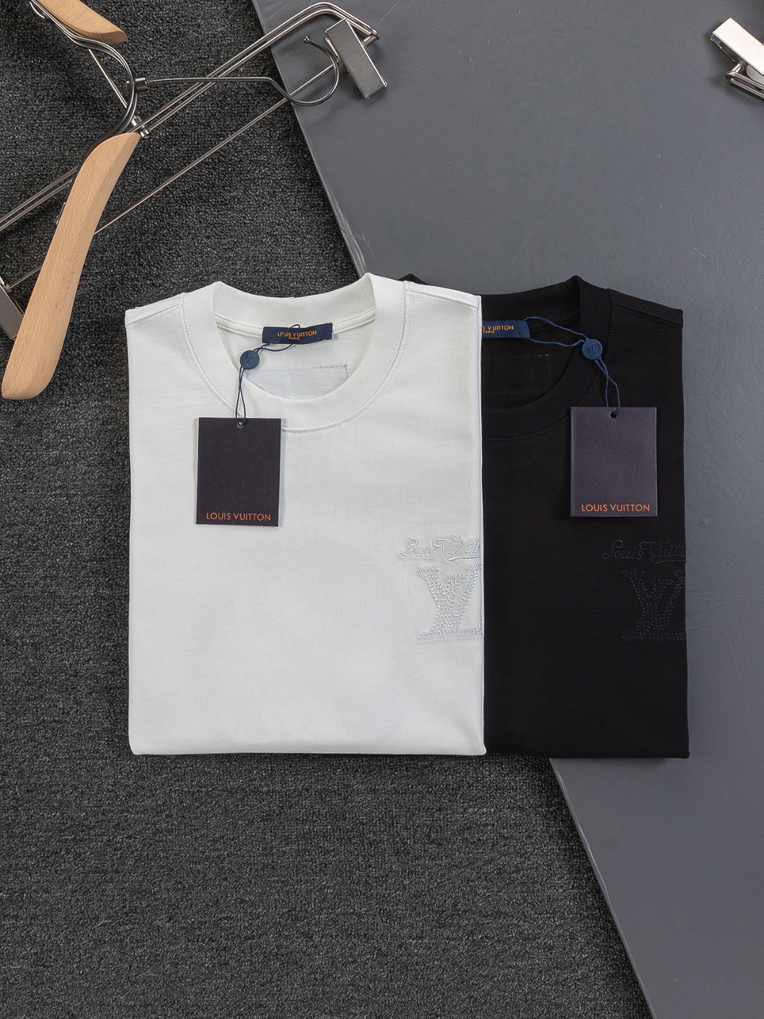 LV Minimalist Embroidered Crew Neck Short Sleeve T-Shirt - cnluxepick