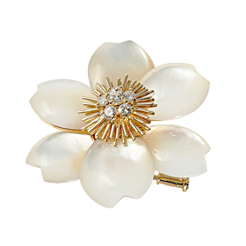 Van Cleef & Arpels Rose de Noël Accessory 18K Yellow Gold VCARA53400