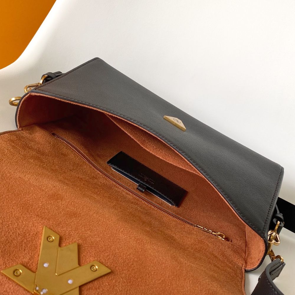 [Premium Quality] – Louis Vuitton Soft Twist Black 10.6 Inches M24639