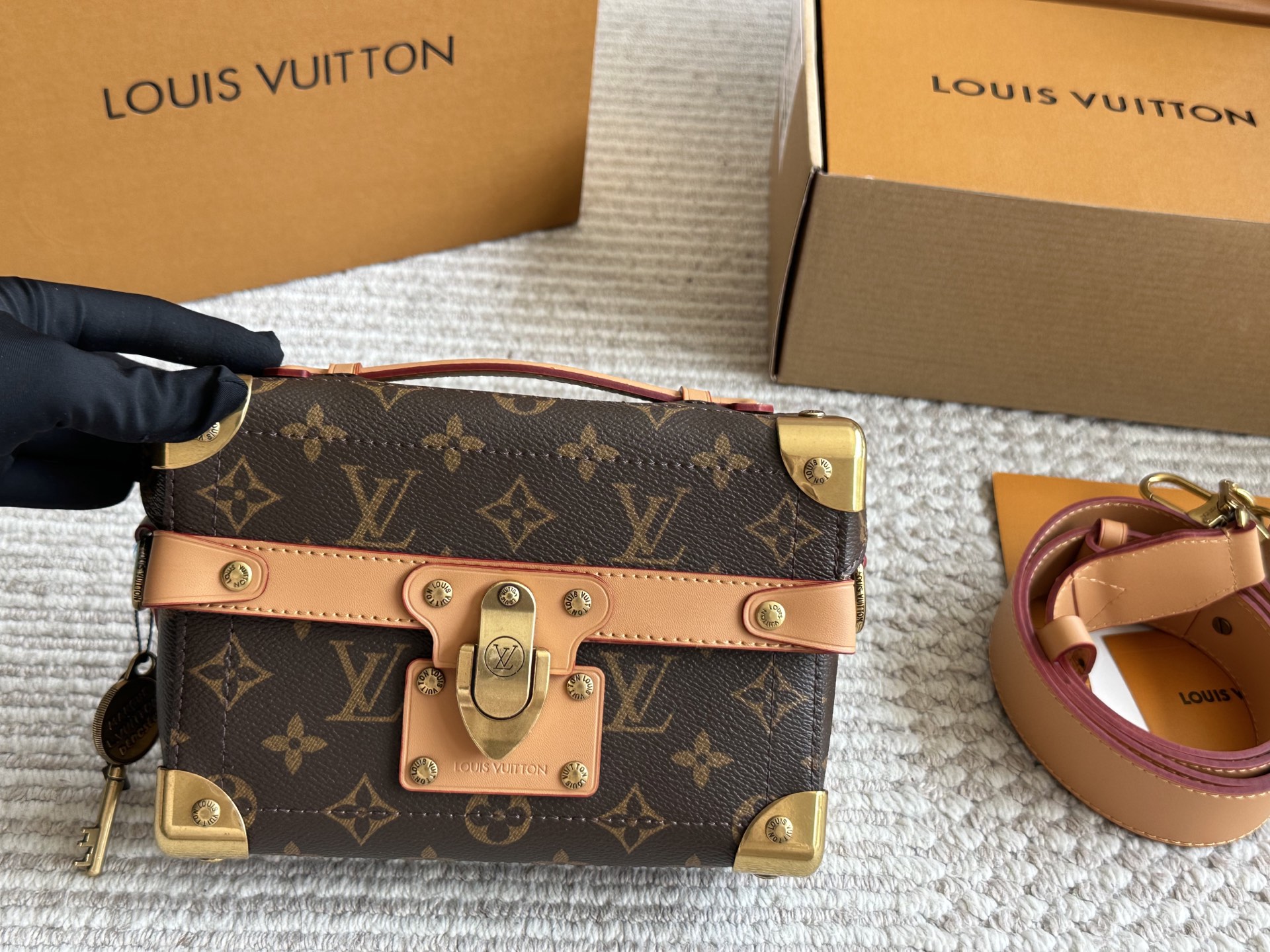 LV men's bag soultrunk box bag - cnluxepick