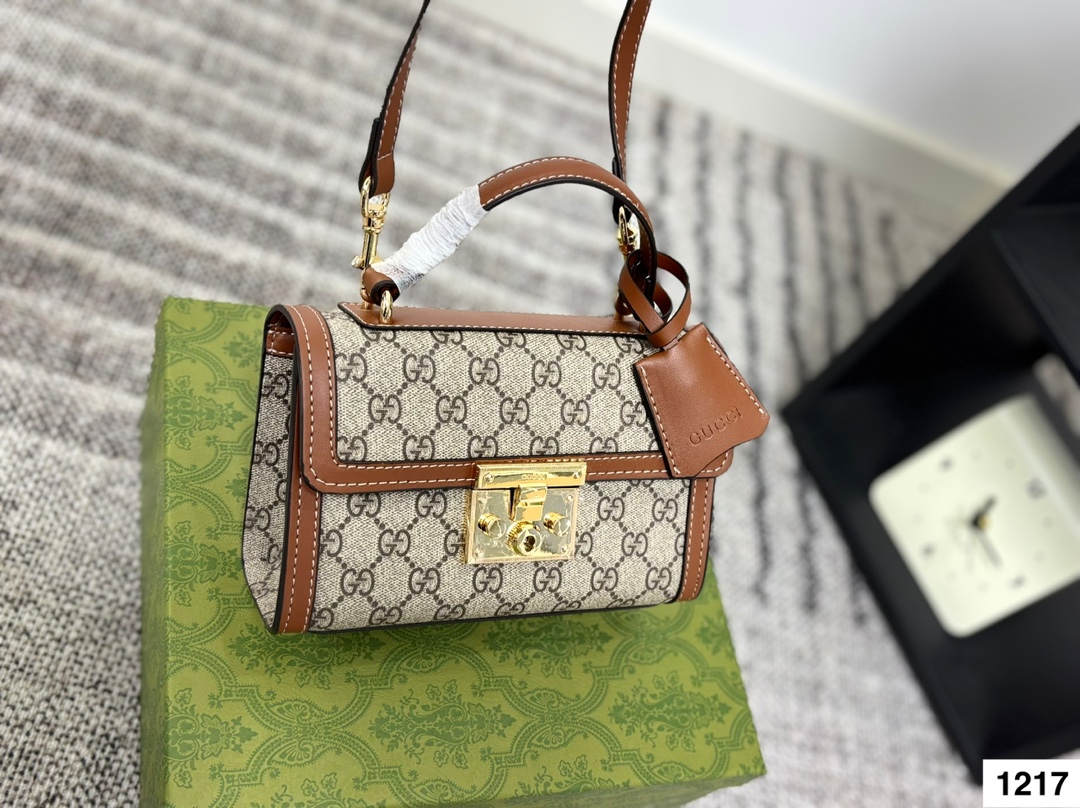 Gucci Padlock Handbag - cnluxepick