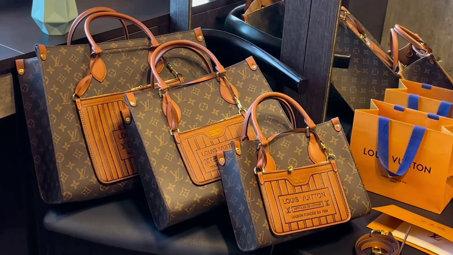 LV 24 By the pool onthego bag - cnluxepick