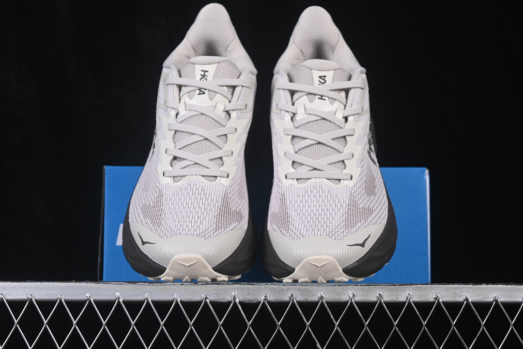 HOKA One One Challenger 8