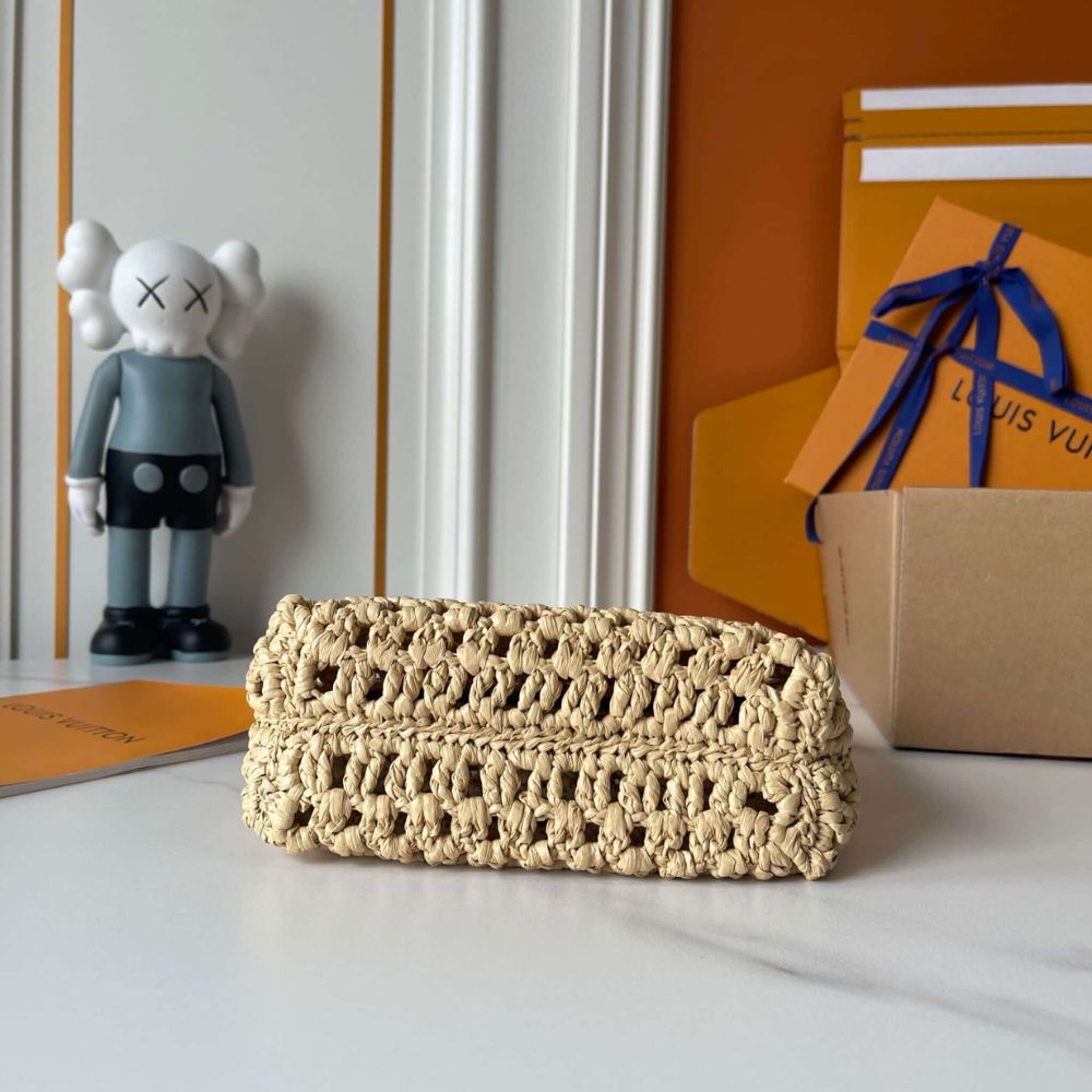 Louis Vuitton Hills Pochette Raffia Natural Tan 7.1 Inches M14304