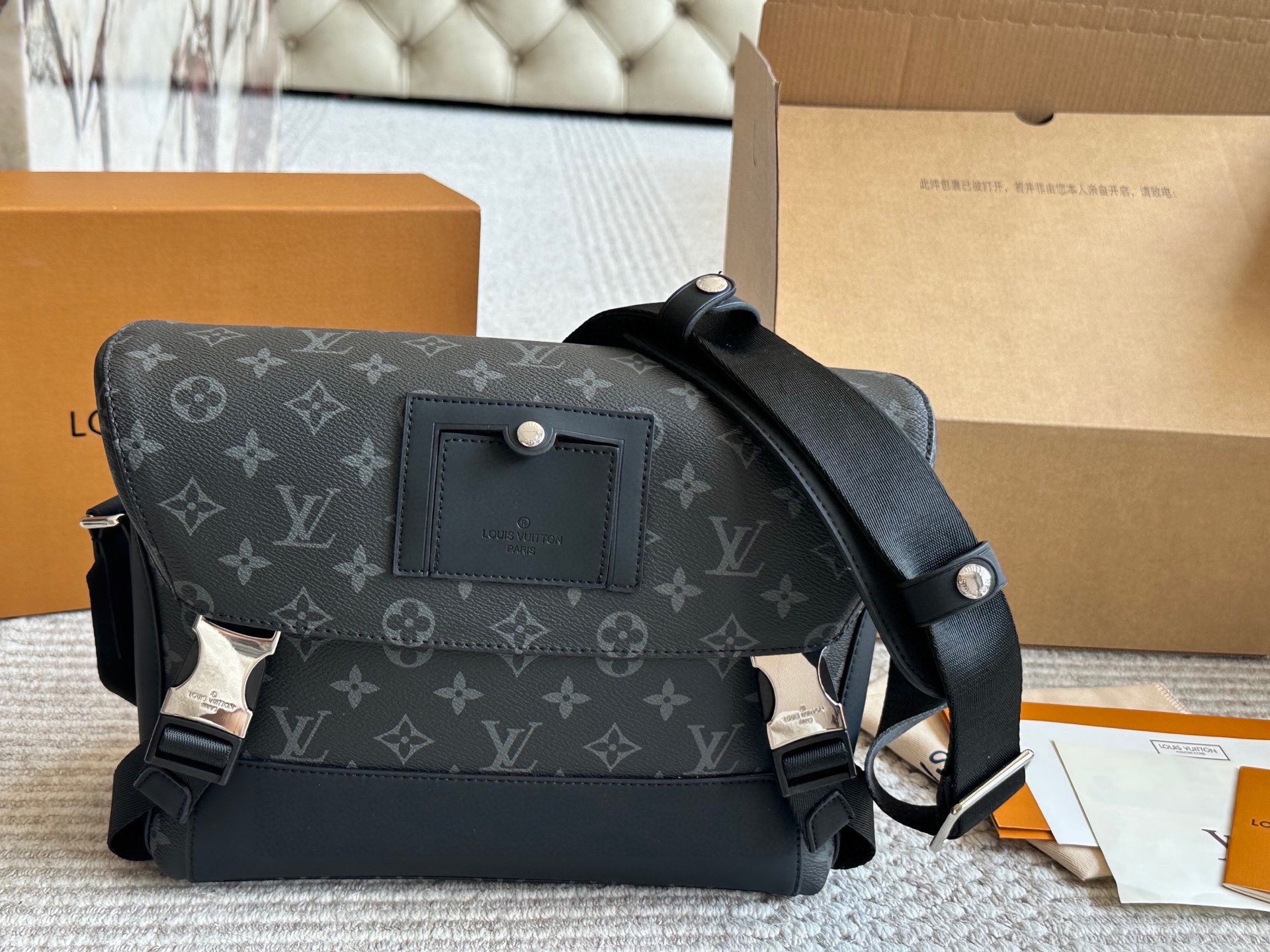 LV Messenger Bag - cnluxepick