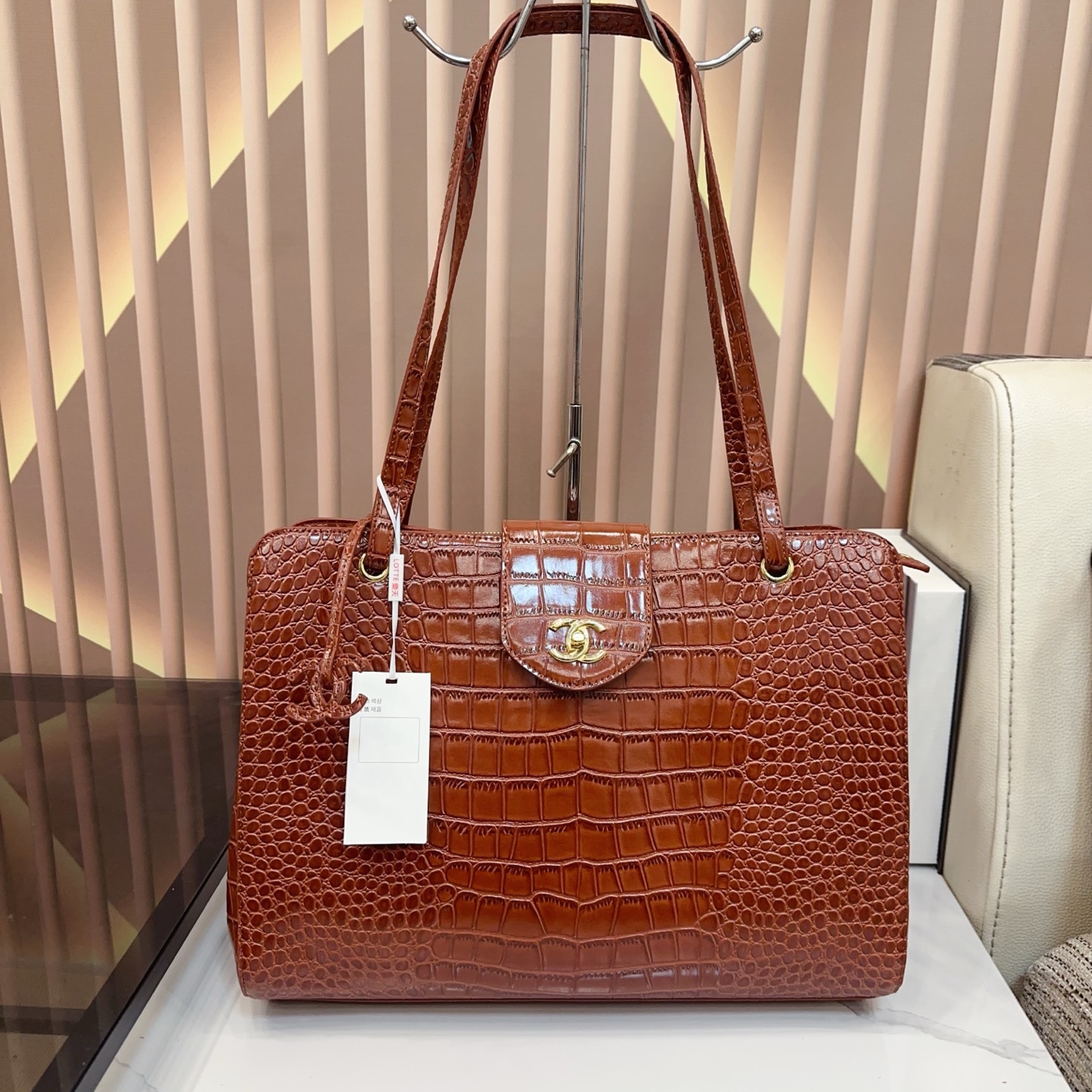 CHANEL tote bag - cnluxepick