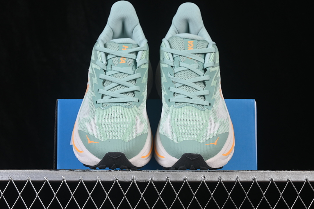 HOKA One One Challenger 8 Running Shoes