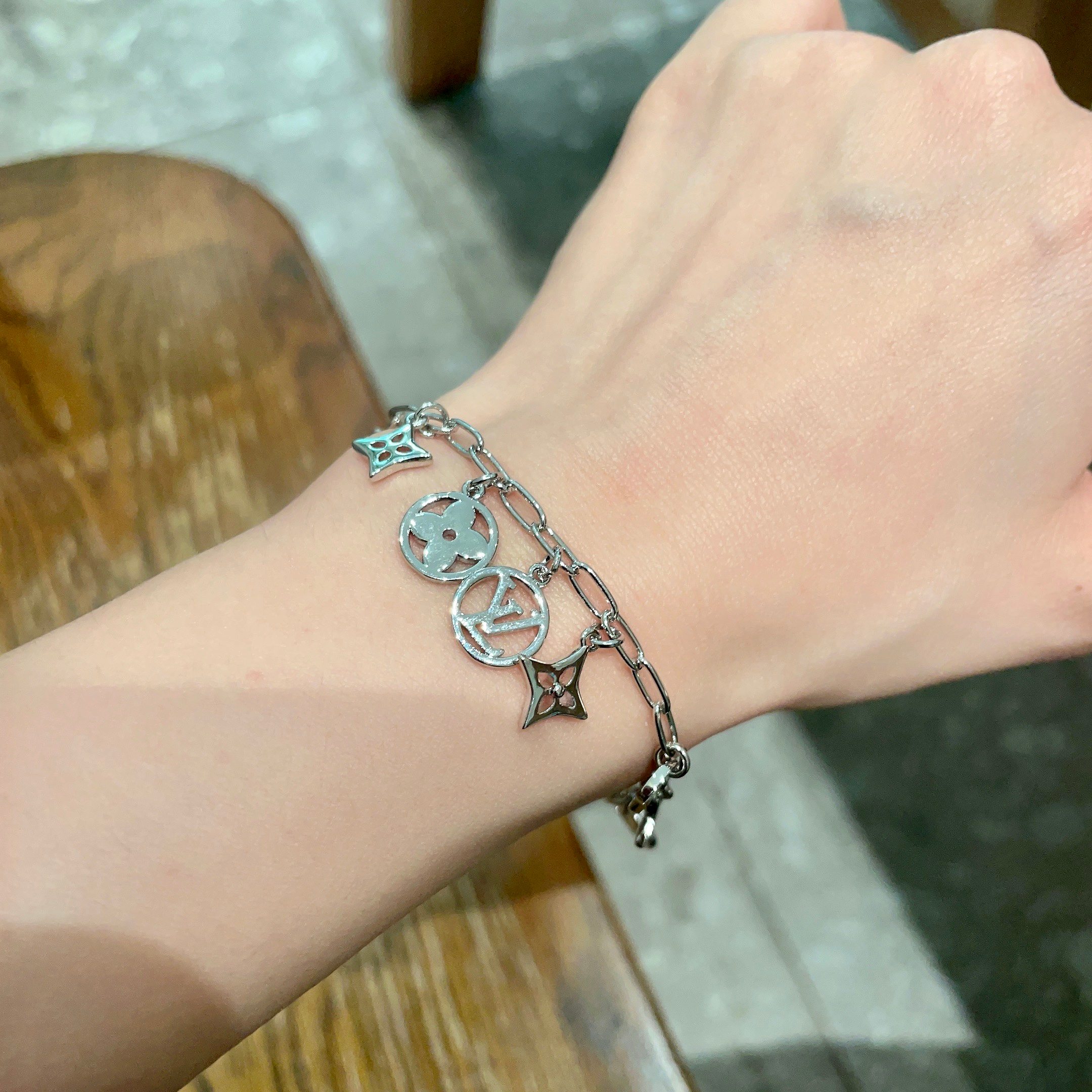 Louis Vuitton bracelet - cnluxepick