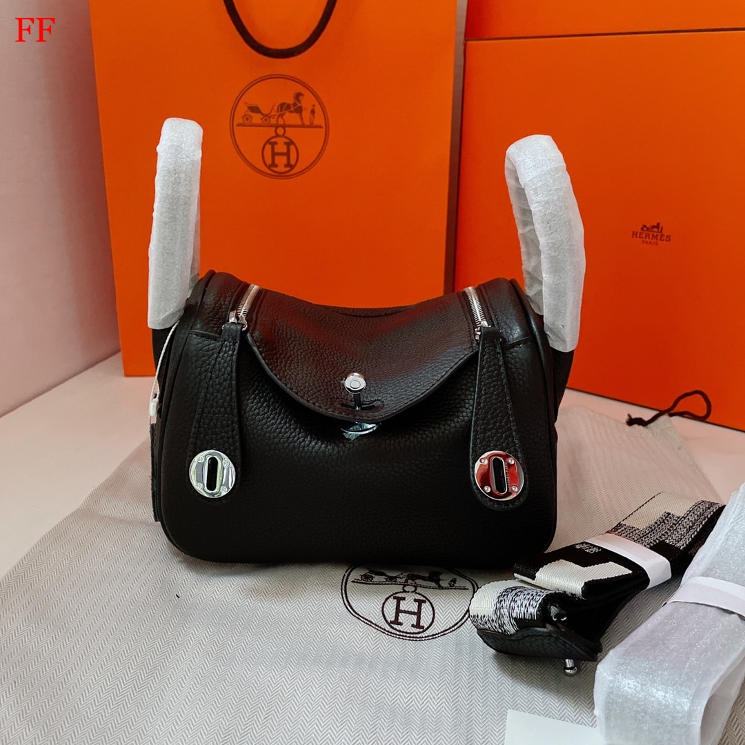 Hermès Lindy Mini 20 Black Clemence Leather with Palladium Hardware 20cm