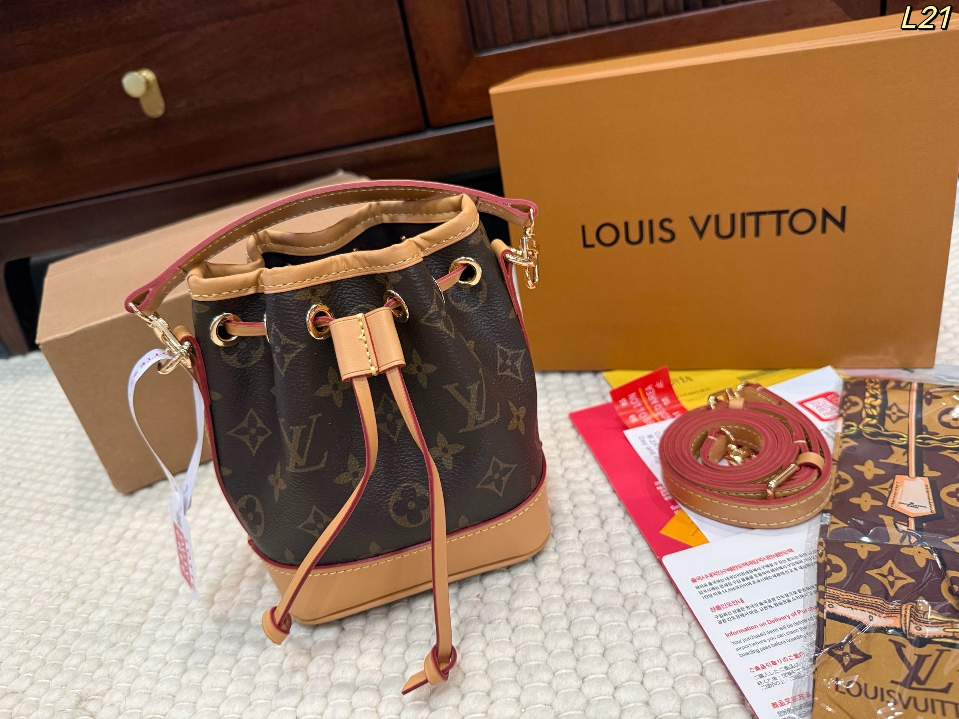 LV Mini Bucket Bag - cnluxepick