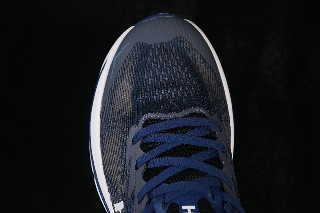 HOKA One One Challenger 8