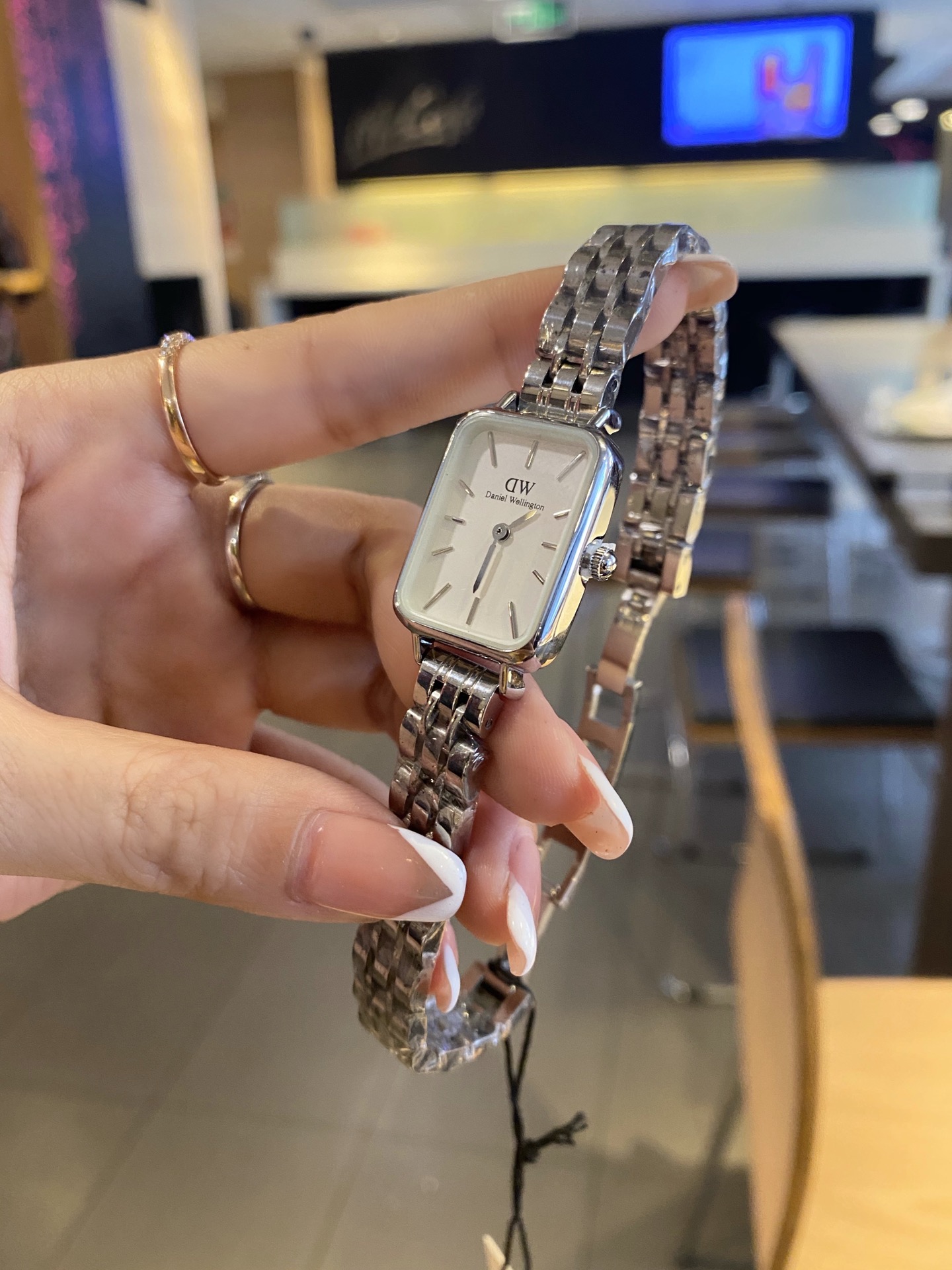 DW new quartz watch - cnluxepick