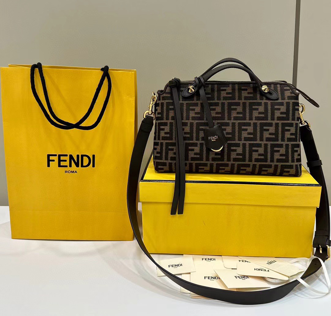 Fendi handbag Classic floral fabric cowhide crossbody bag - cnluxepick