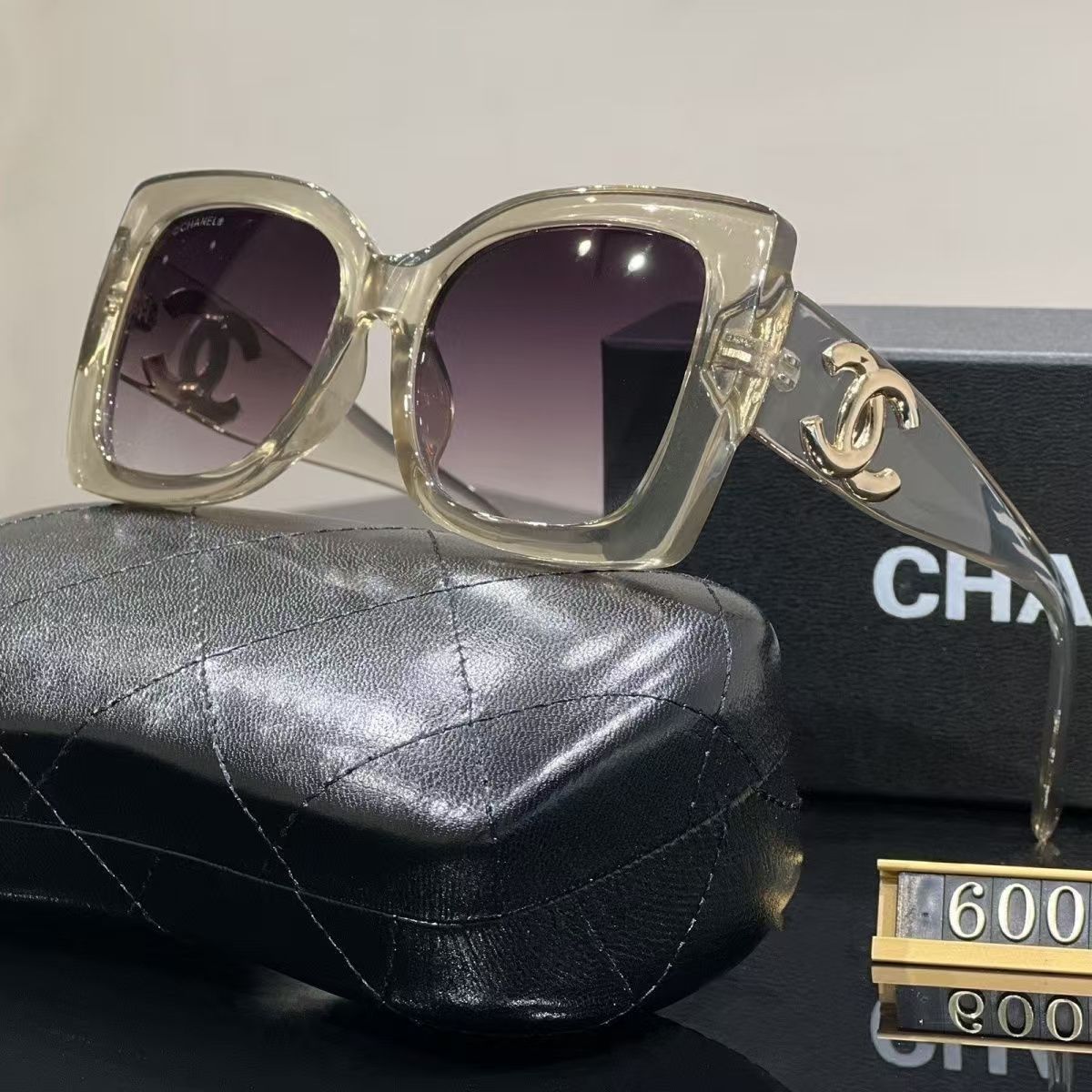 Chanel Sunglasses - cnluxepick