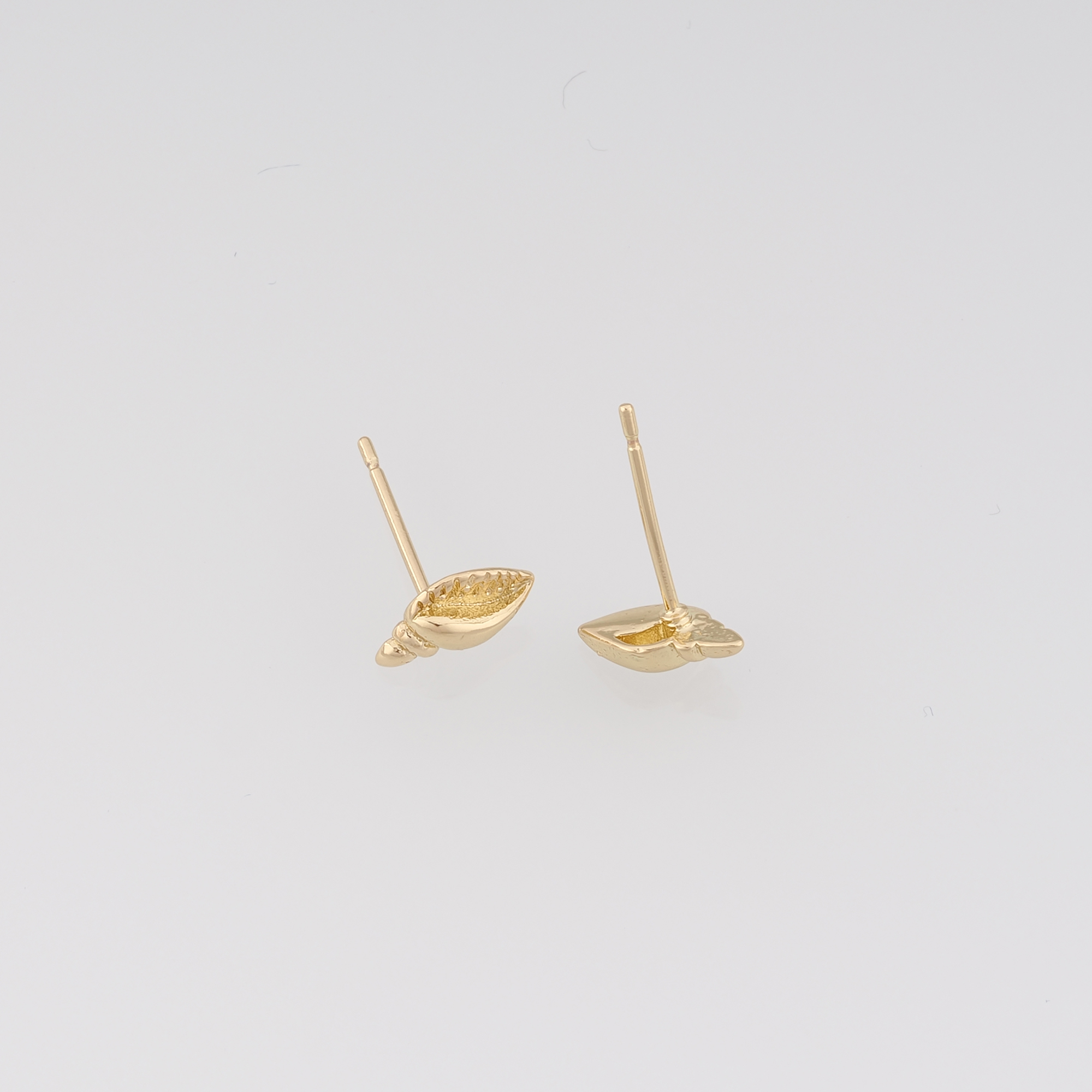 18K Gold Filled Conch Stud Earrings,Dainty Shell Stud Earrings,Minimalist Earring,Gift for Wife
