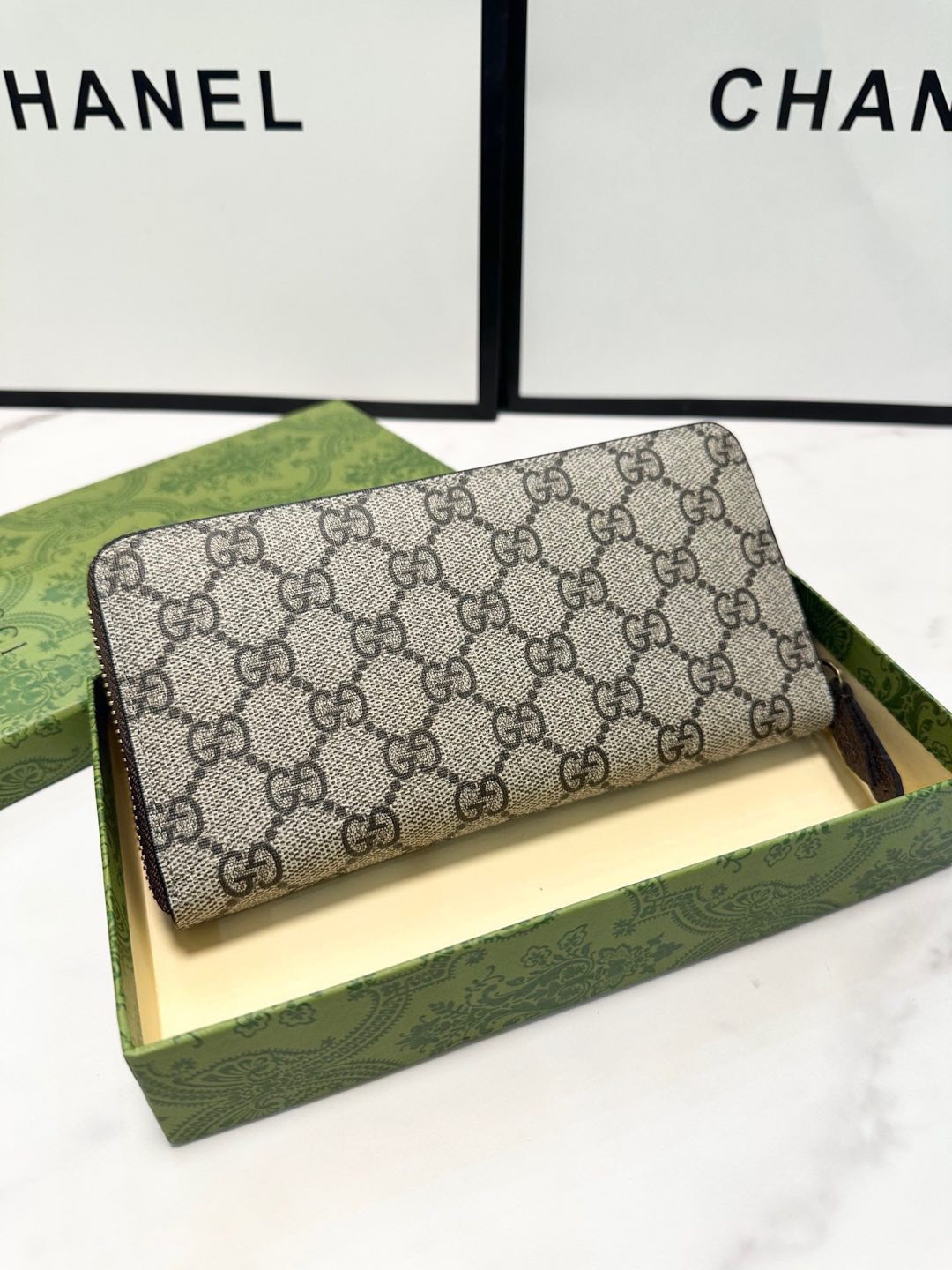Gucci New Single Zipper Clutch - cnluxepick