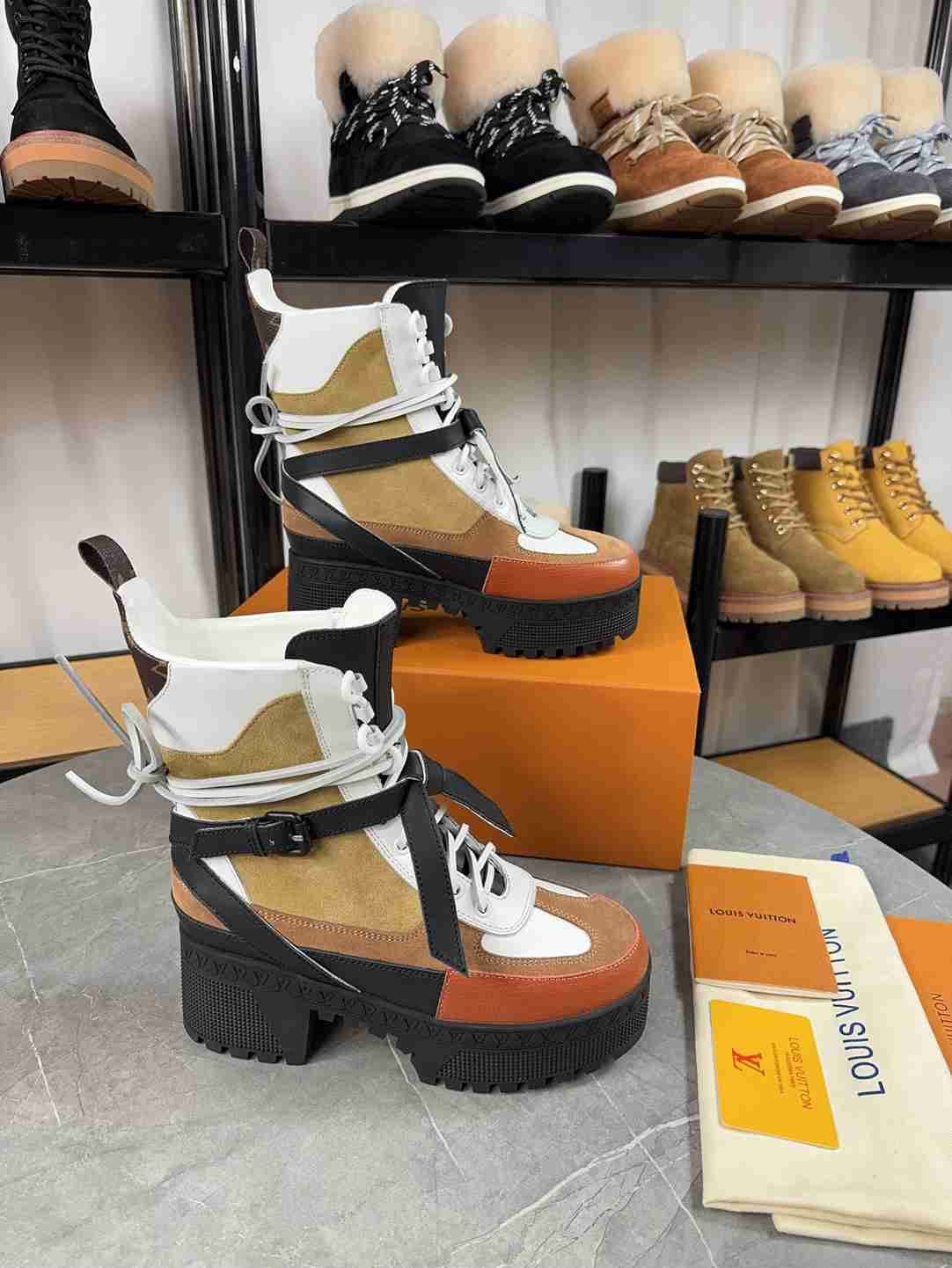 Louis Vuitton Laureate Platform Desert Boot Beige 1Ad24J