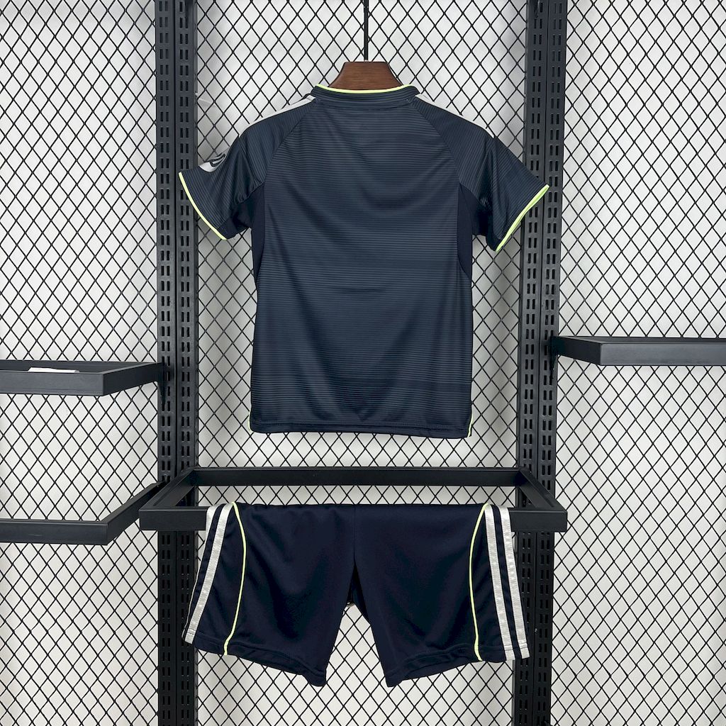 Real Madrid Kit Enfant Maillot Foot 2025 2026€13.99