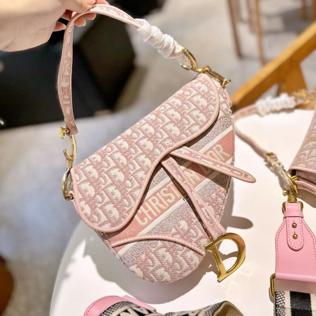 The Latest Dior Saddle Bag - cnluxepick