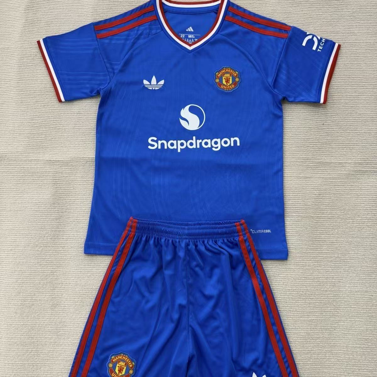 Manchester United 2627 away children's jersey