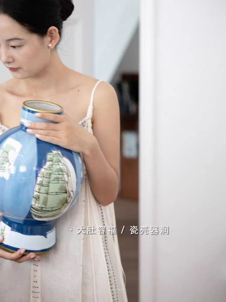 DC131 - Home Decor ITALY. Antique Blue and White Porcelain 
