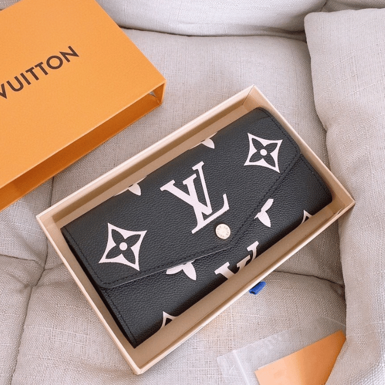 Louis Vuitton Sarah Wallet Black/Beigemonogram 7.5 Inches