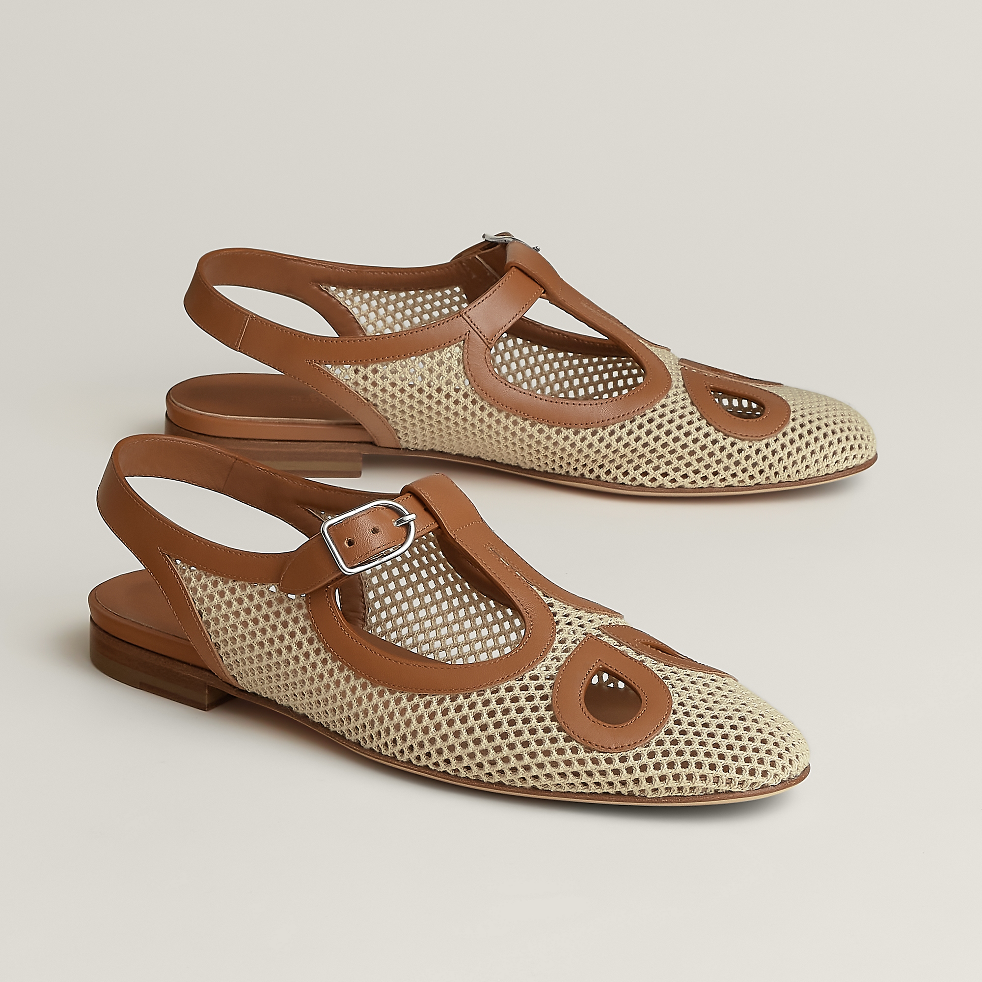 Flat shoes