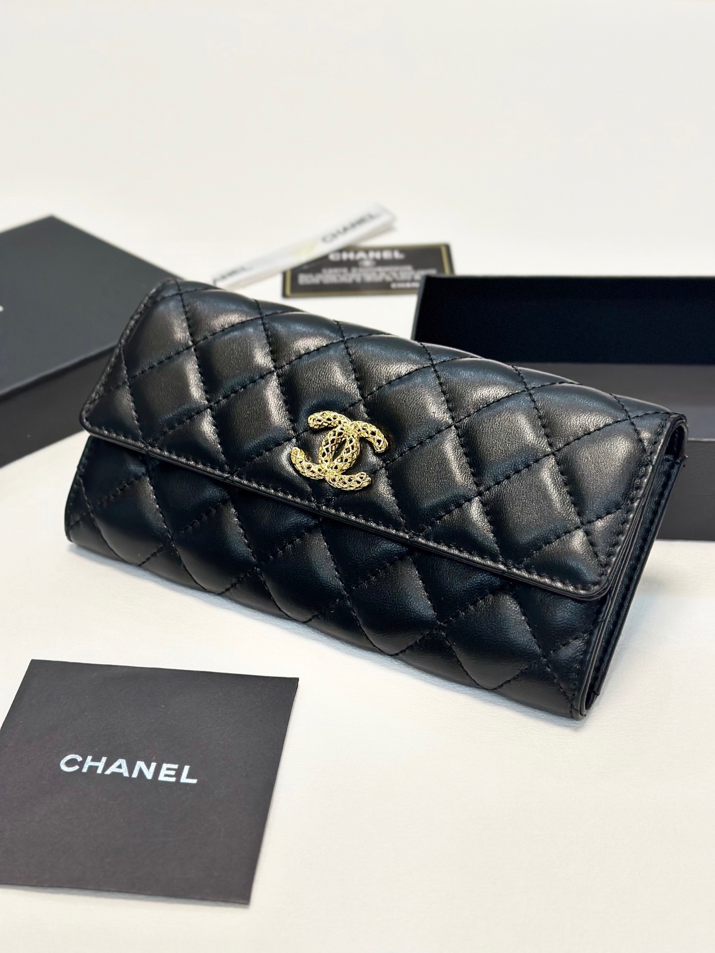 Chanel Classic Bifold Wallet - cnluxepick