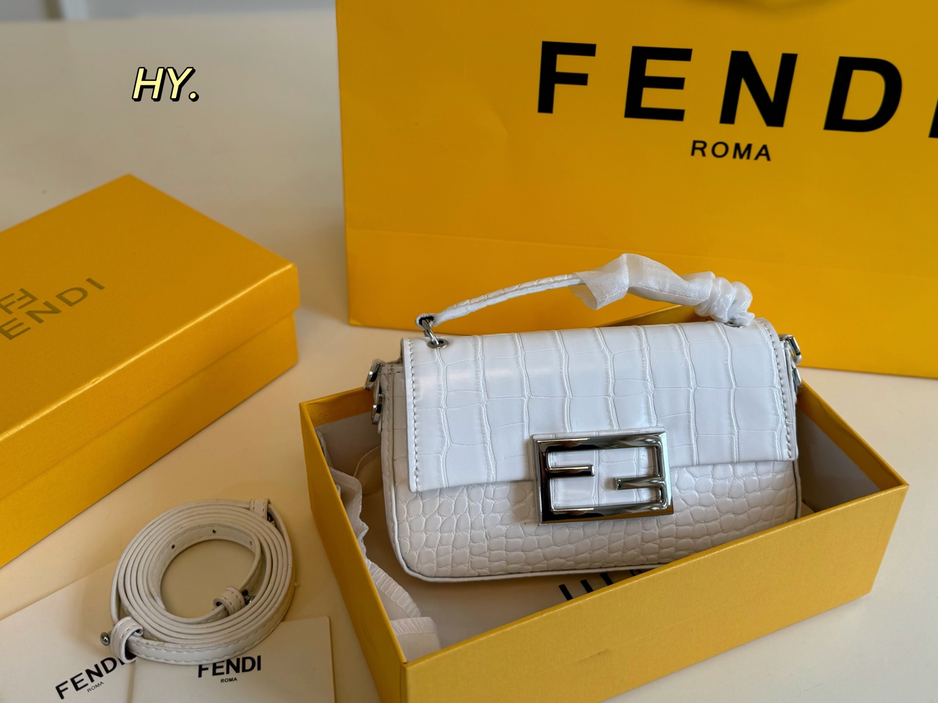 Fendi's new baguette baguette bag - cnluxepick
