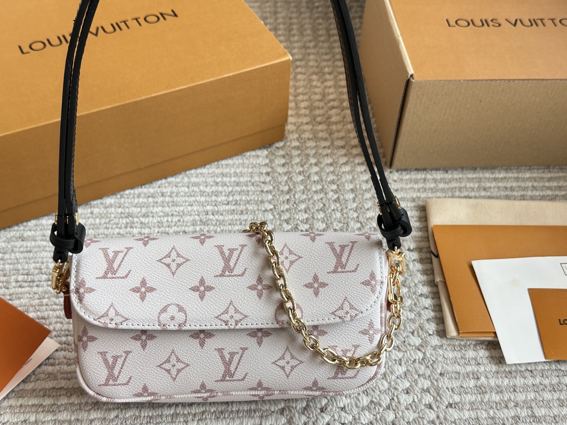 LV's popular Ivy Woc Mahjong bag - cnluxepick