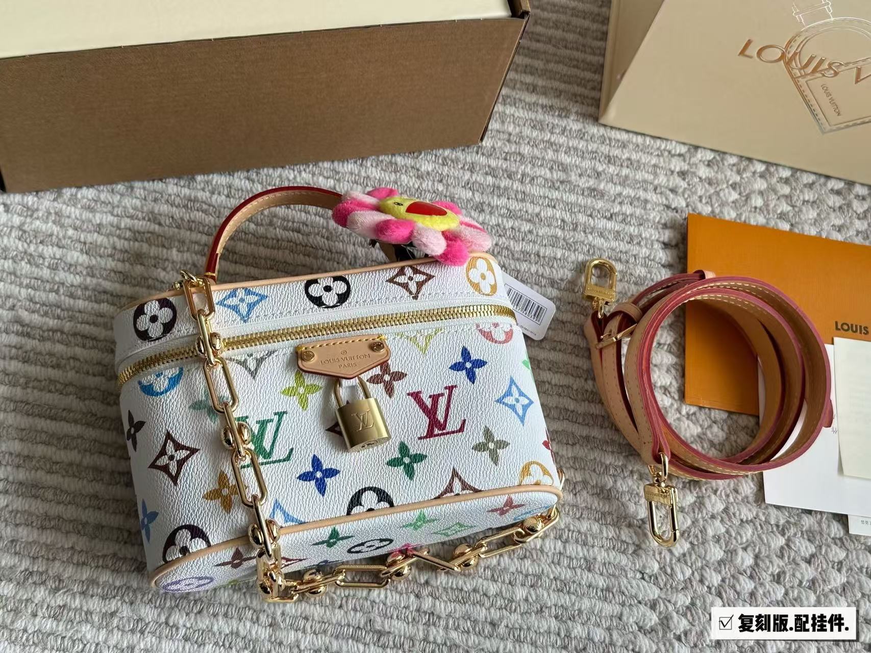 LV white three-color makeup bag - cnluxepick