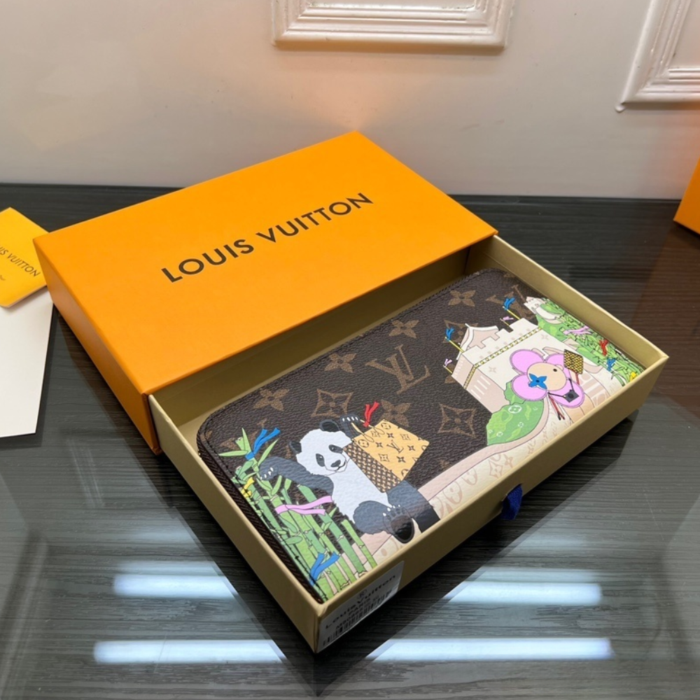 Louis Vuitton Zippy Wallet Monogram Polar Bear Animation 7.5 Inches M62086