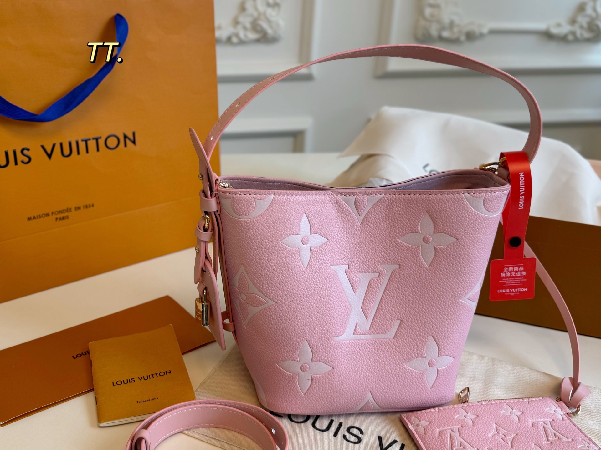 Louis Vuitton's new embossed 25Allinbb presbyopic bucket bag - cnluxepick