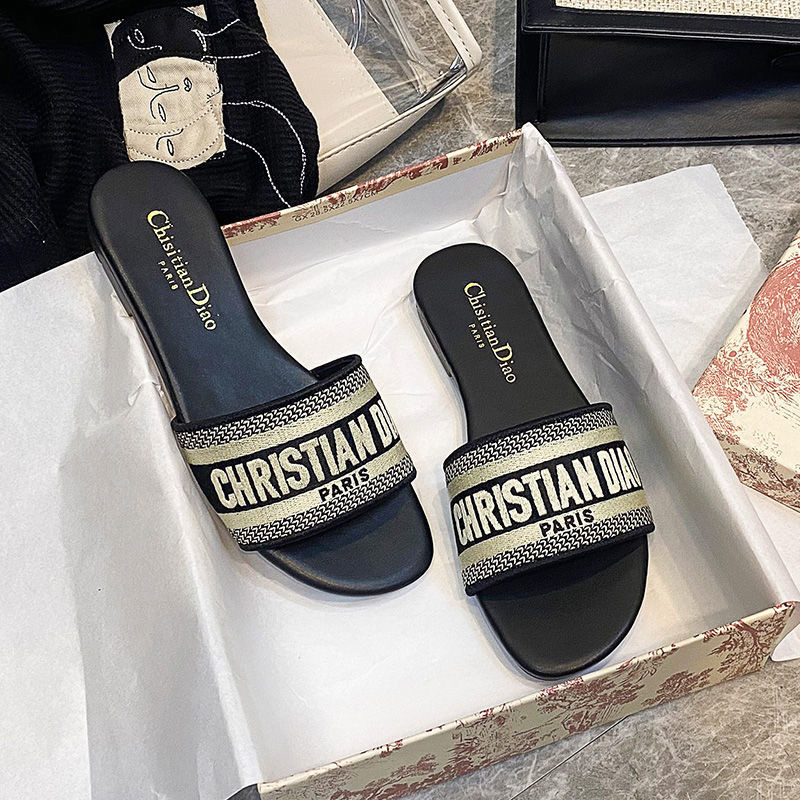 Embroidered Dior monogram flip-flops with beach sandals - cnluxepick