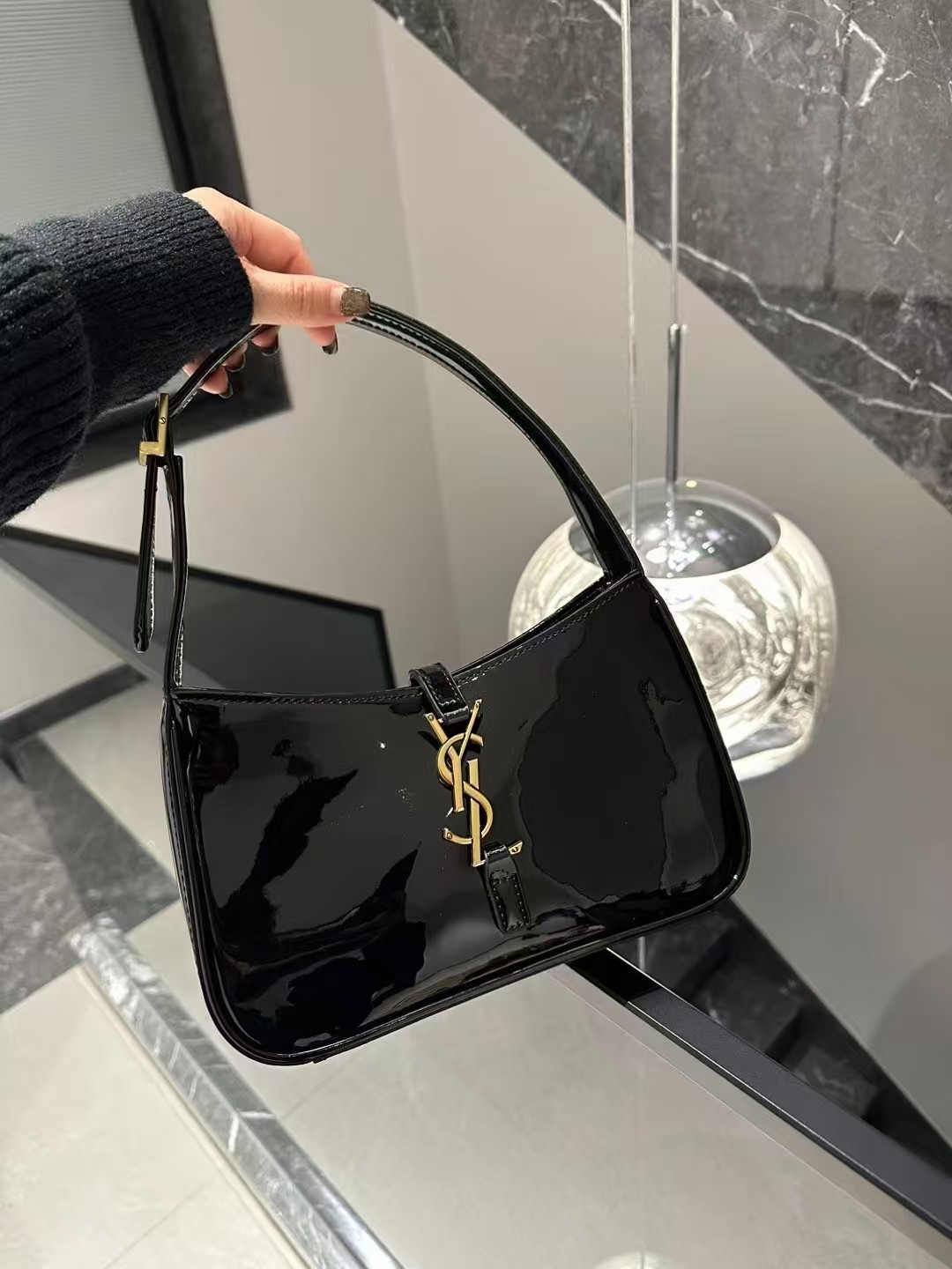 YSL HOBO Patent leather armpit bag - cnluxepick