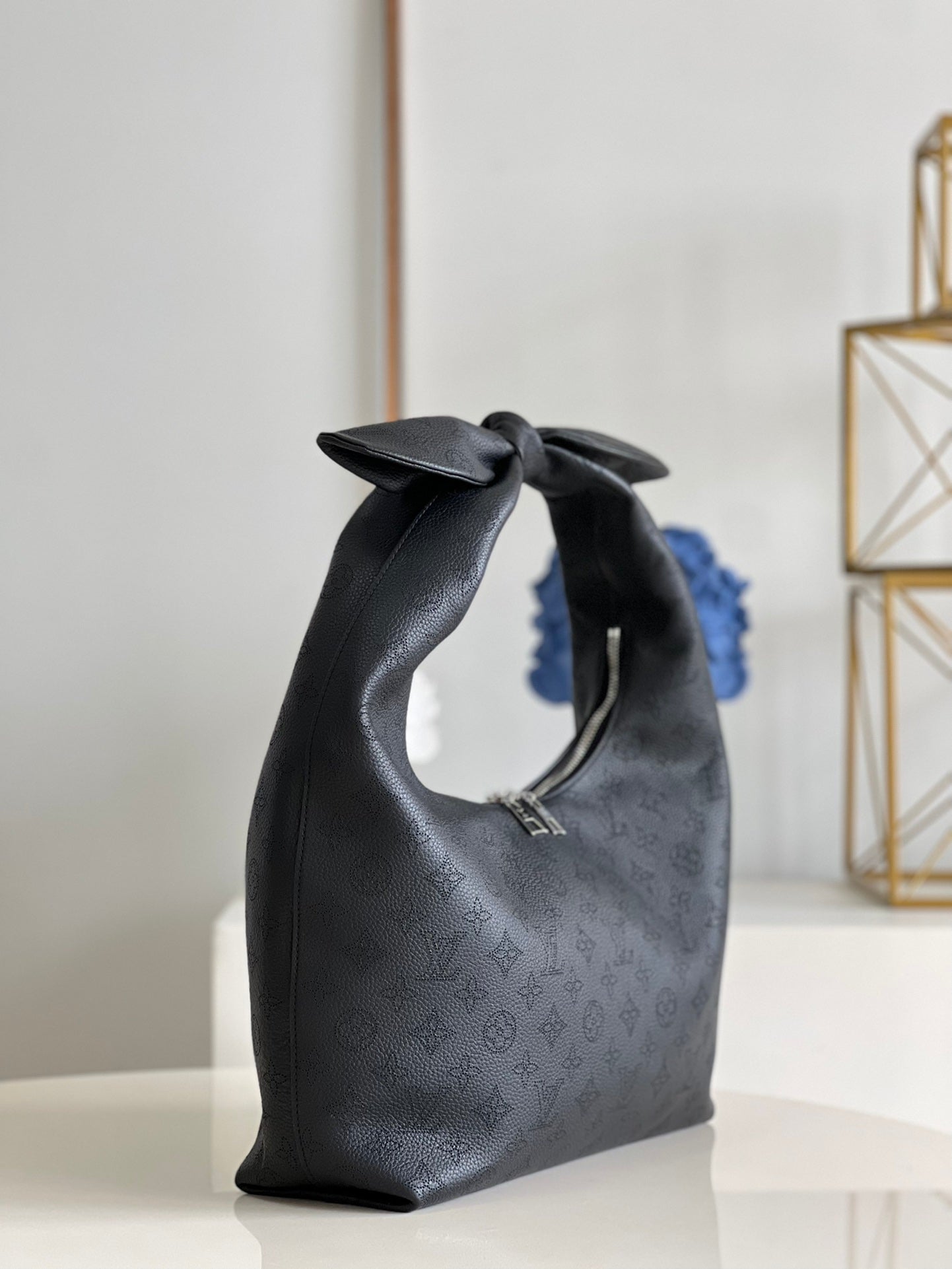 Louis Vuitton Why Knot Mm Black