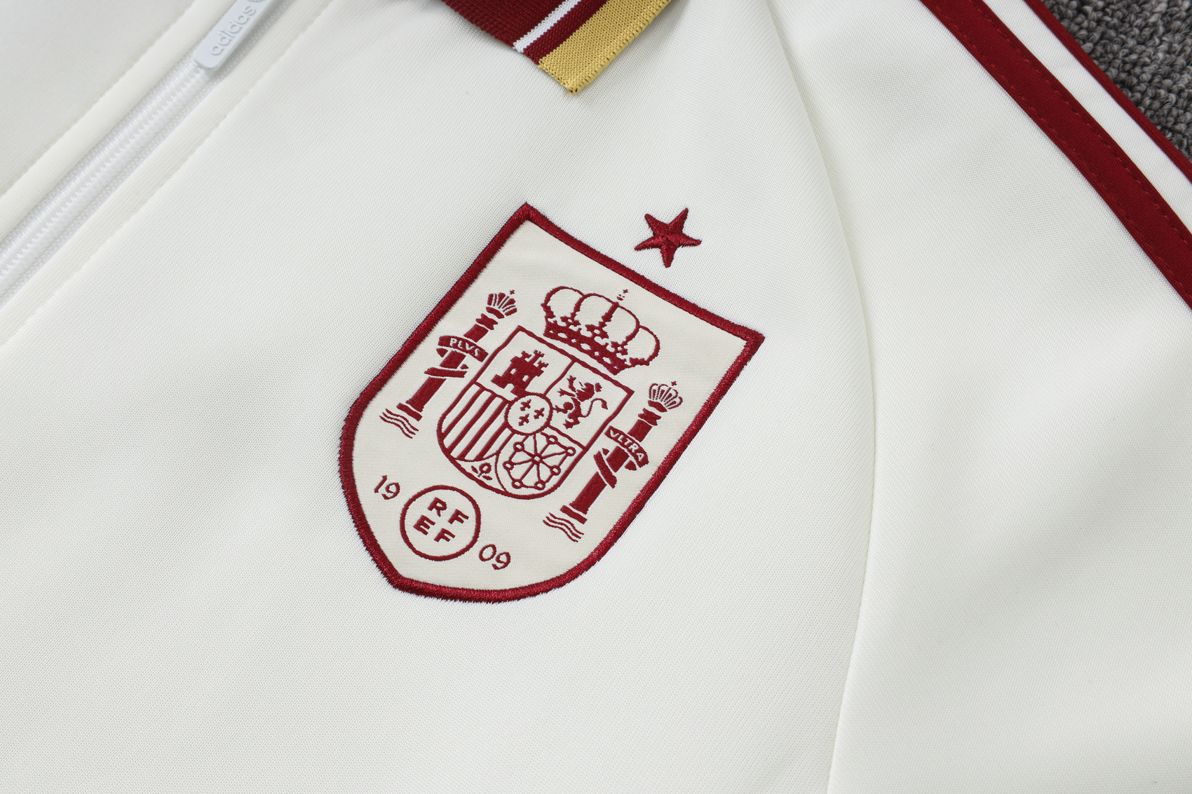 2026/27 Spain Suit - White