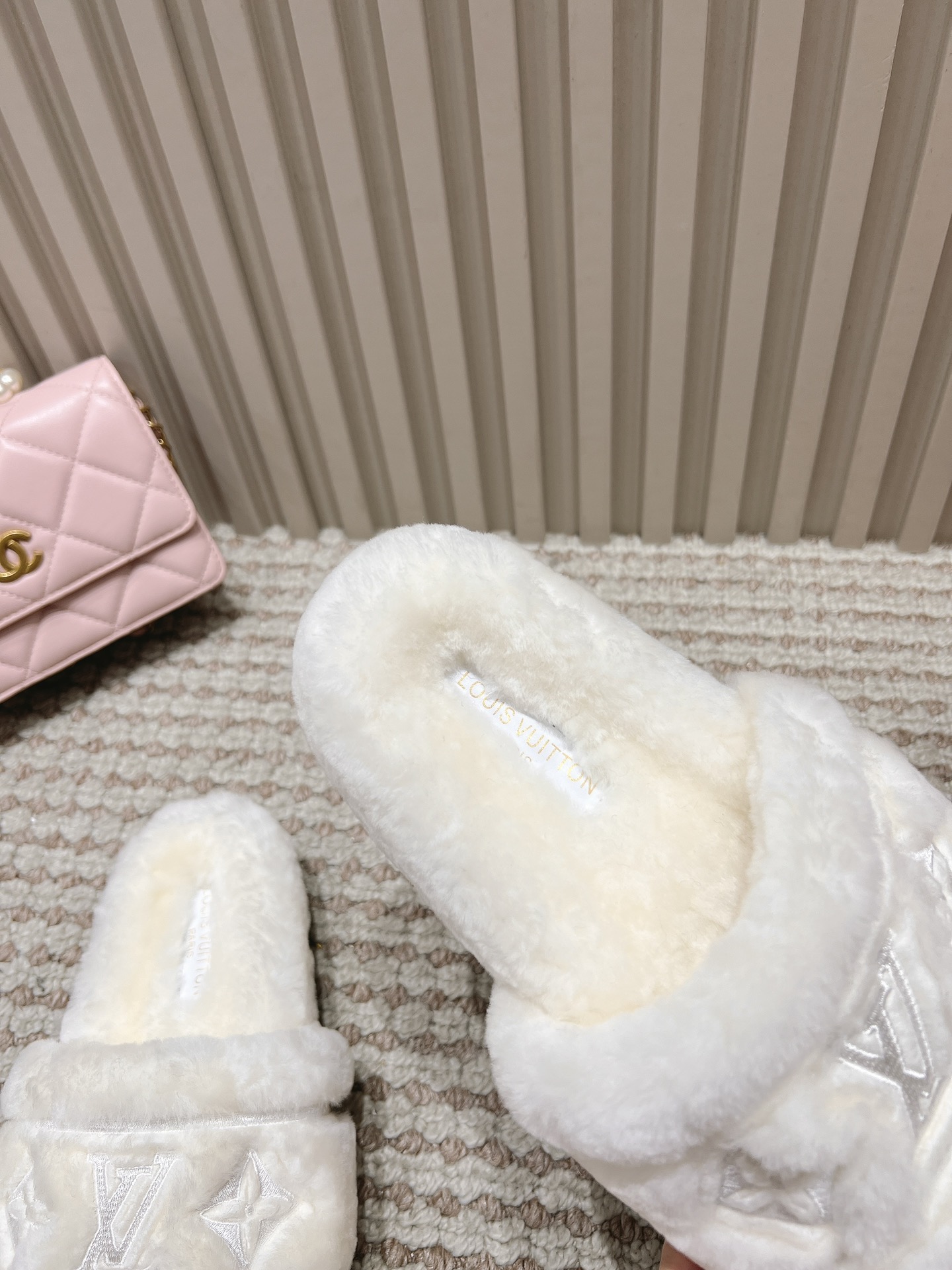 LV embroidered plush slippers - cnluxepick