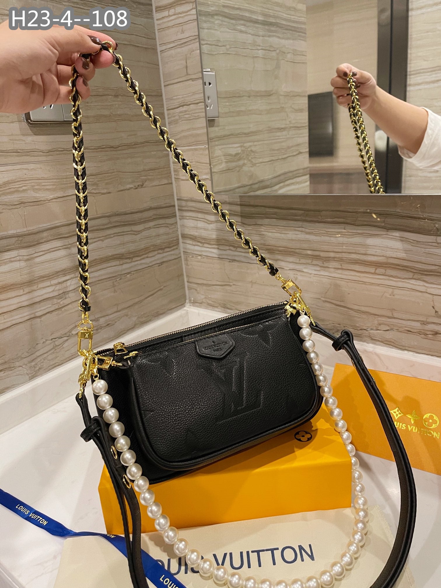 Louis Vuitton Multi Pochette Accessoires Black 18Cm M80399