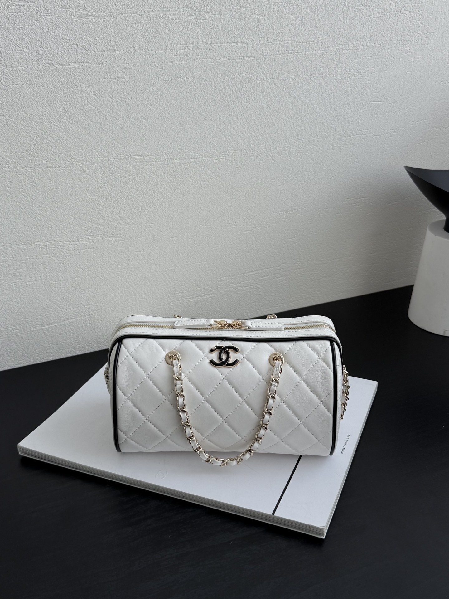 Chanel Spring Summer 2025 Pre-collection Clutch With Chain Lambskin White 18.5cm/ 7.3inches