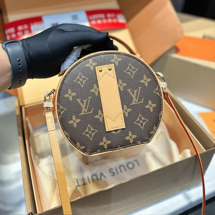 Louis Vuitton Petite Boite Chapeau Mini Monogram 7.1 Inches M44699