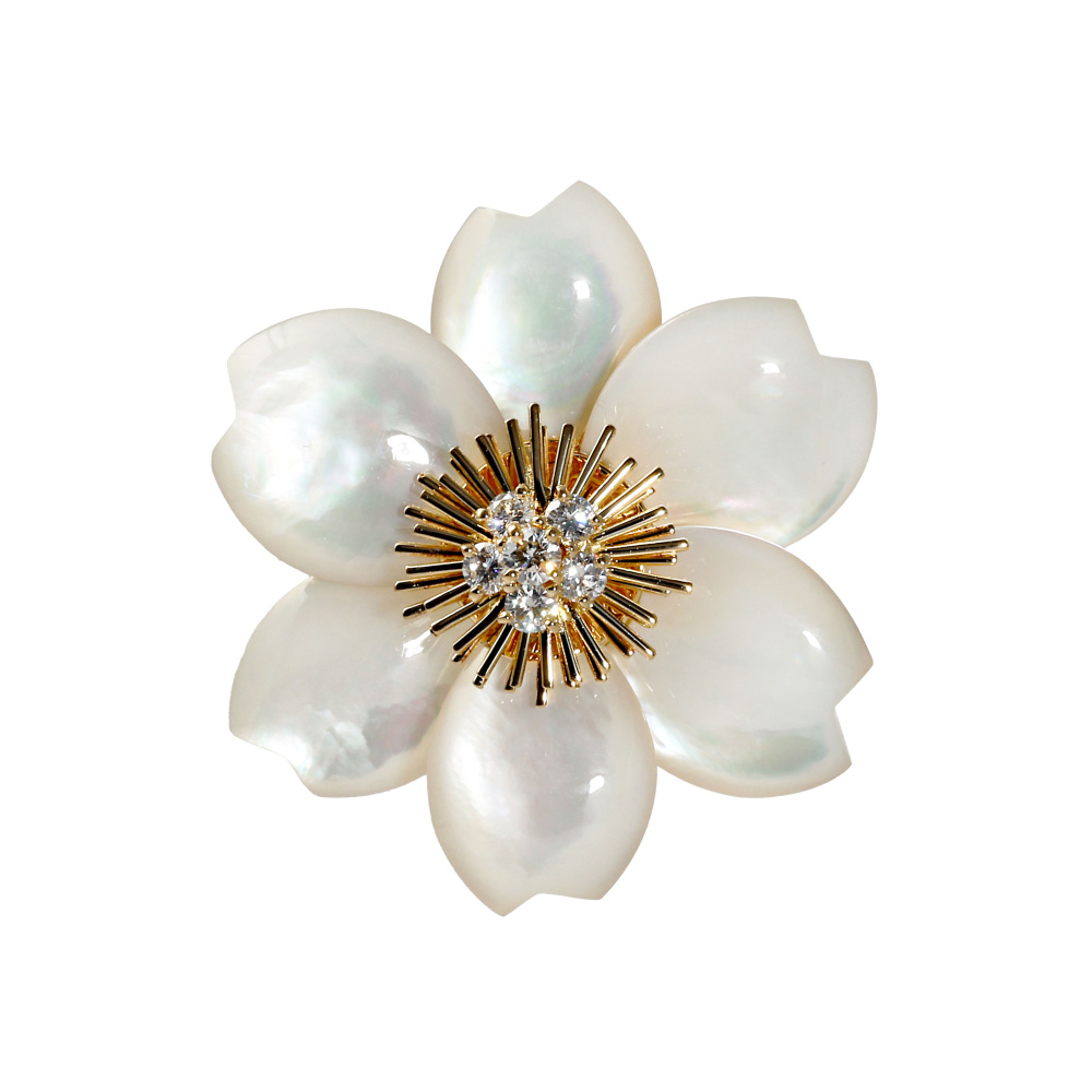 Van Cleef & Arpels Rose de Noël Accessory 18K Yellow Gold VCARA53400
