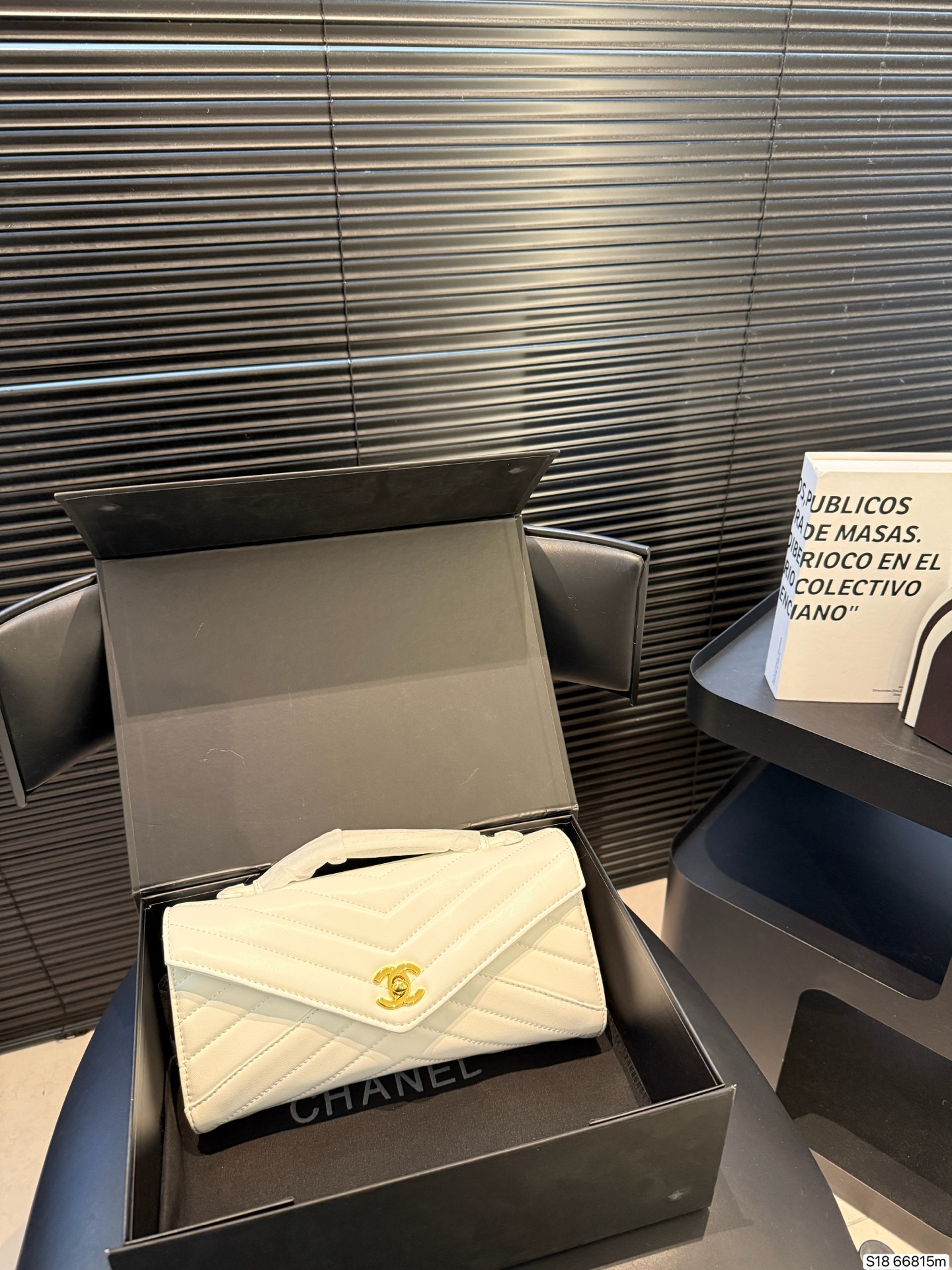 Chanel 26X Christmas Envelope Pouch - cnluxepick