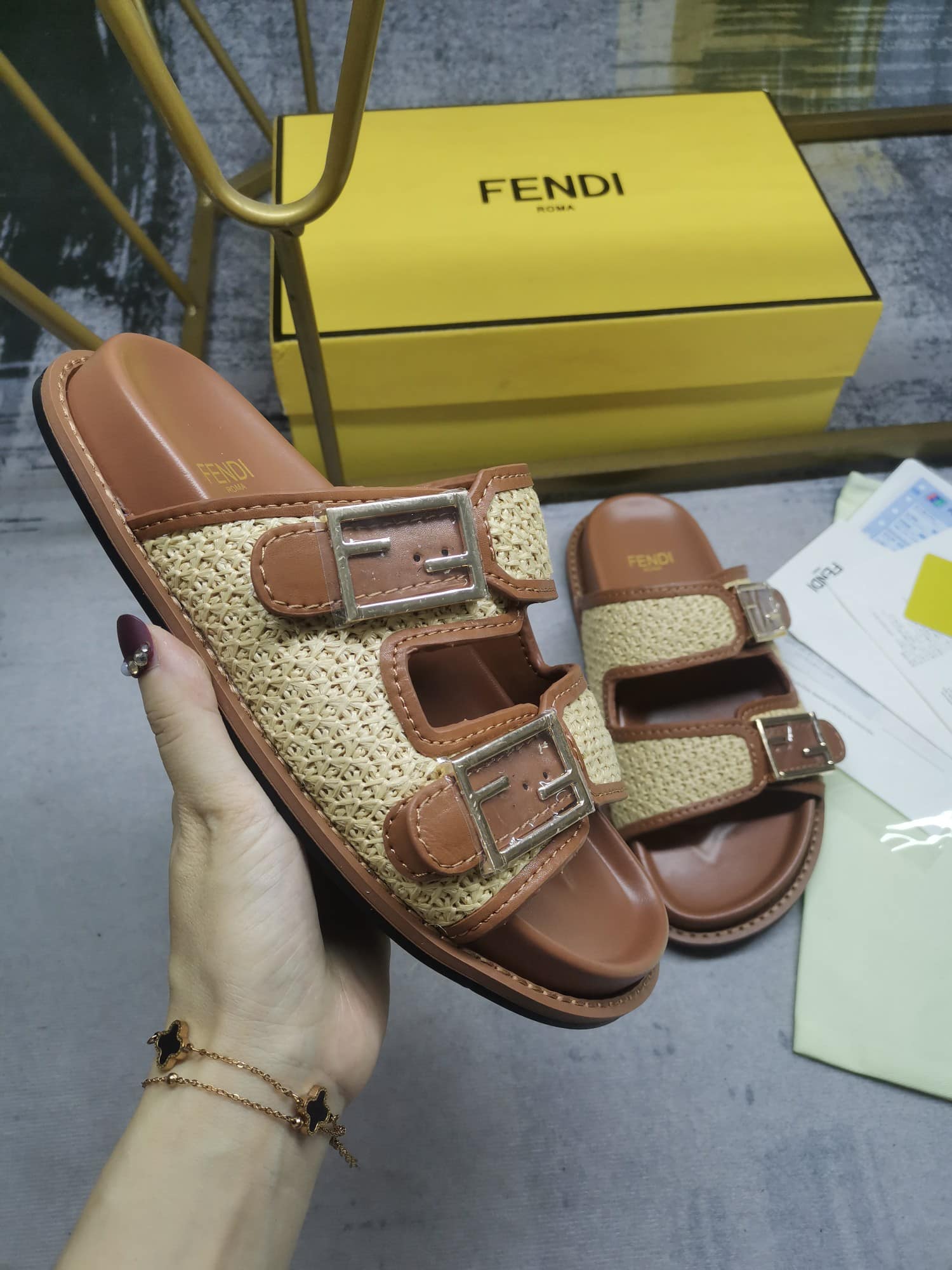 Fendi Feel Leather Sandals Brown 8X8326Ao0Df1Lr0